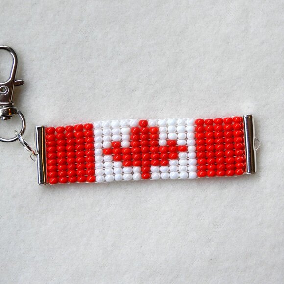 Canada Canadian flag bead keychain, handmade, maple leaf - Picture 2 of 3